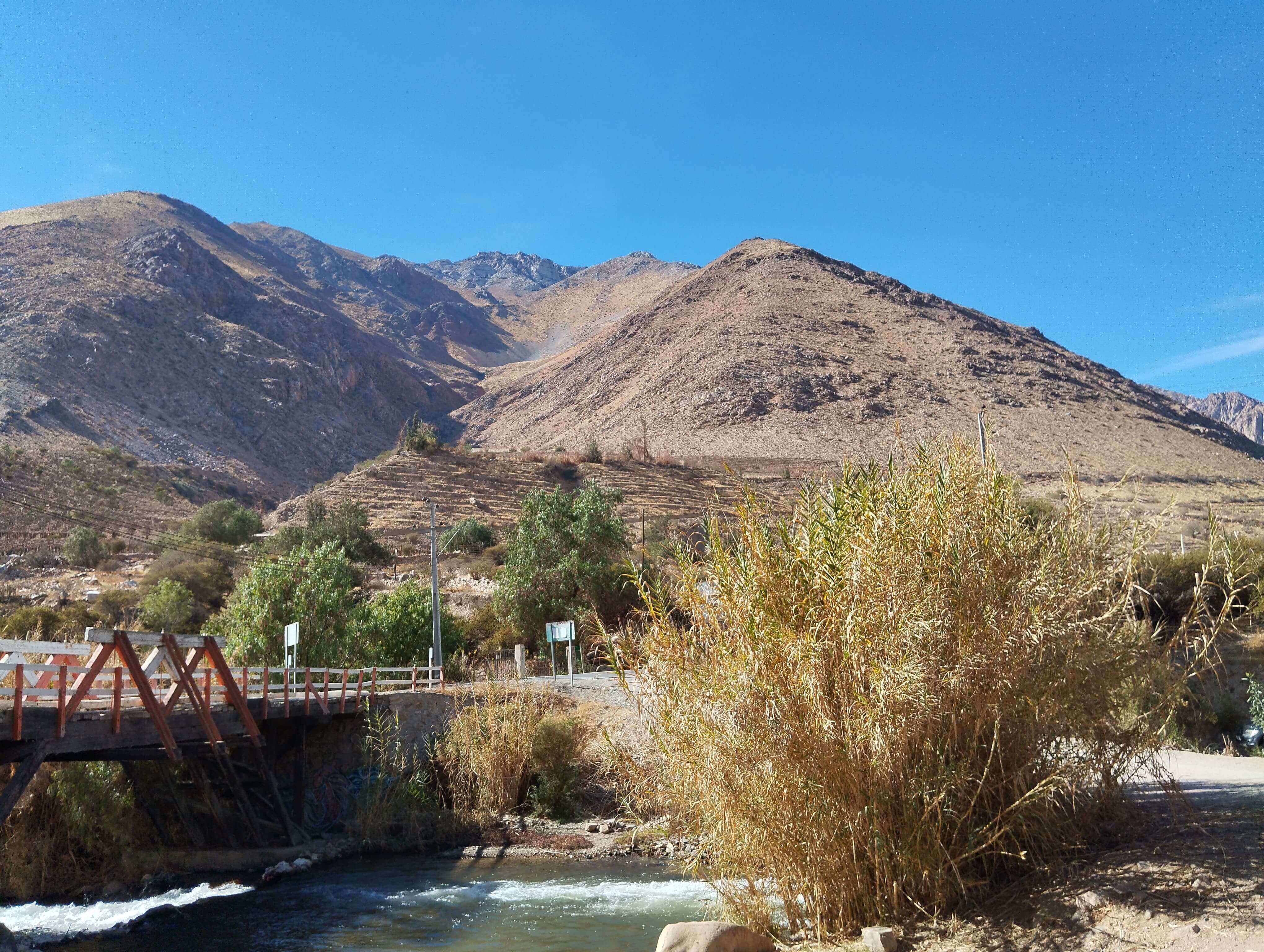 Paisaje montañoso del Valle de Elqui